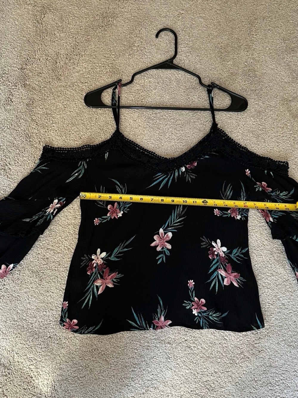 Aeropostale V-Neck Floral Off the Shoulder Flowy Women’s Top - Picture 3 of 7